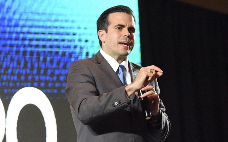 cbenespanol's tweet photo. Gobernador @ricardorossello exige a la #JuntaFiscalPR @FOMBPR que rinda cuentas sobre su labor - https://t.co/XrrUwJaKJK https://t.co/ycE94VQ03e