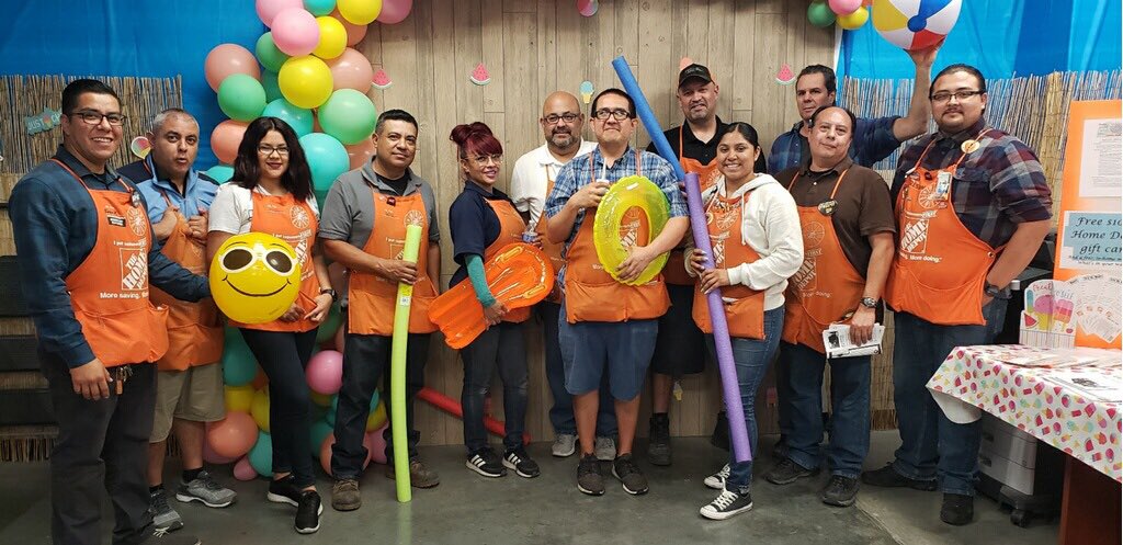gutierrez1423's tweet image. Stay Cool at our SAW Pool party 😎#PacCentralSAW #montereypark @letycruz31 @FrankC88ASM @NaderickHD @becalvillo @lupeadiaz