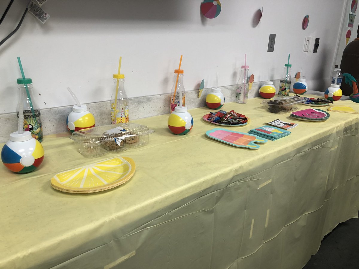 gutierrez1423's tweet image. Stay Cool at our SAW Pool party 😎#PacCentralSAW #montereypark @letycruz31 @FrankC88ASM @NaderickHD @becalvillo @lupeadiaz