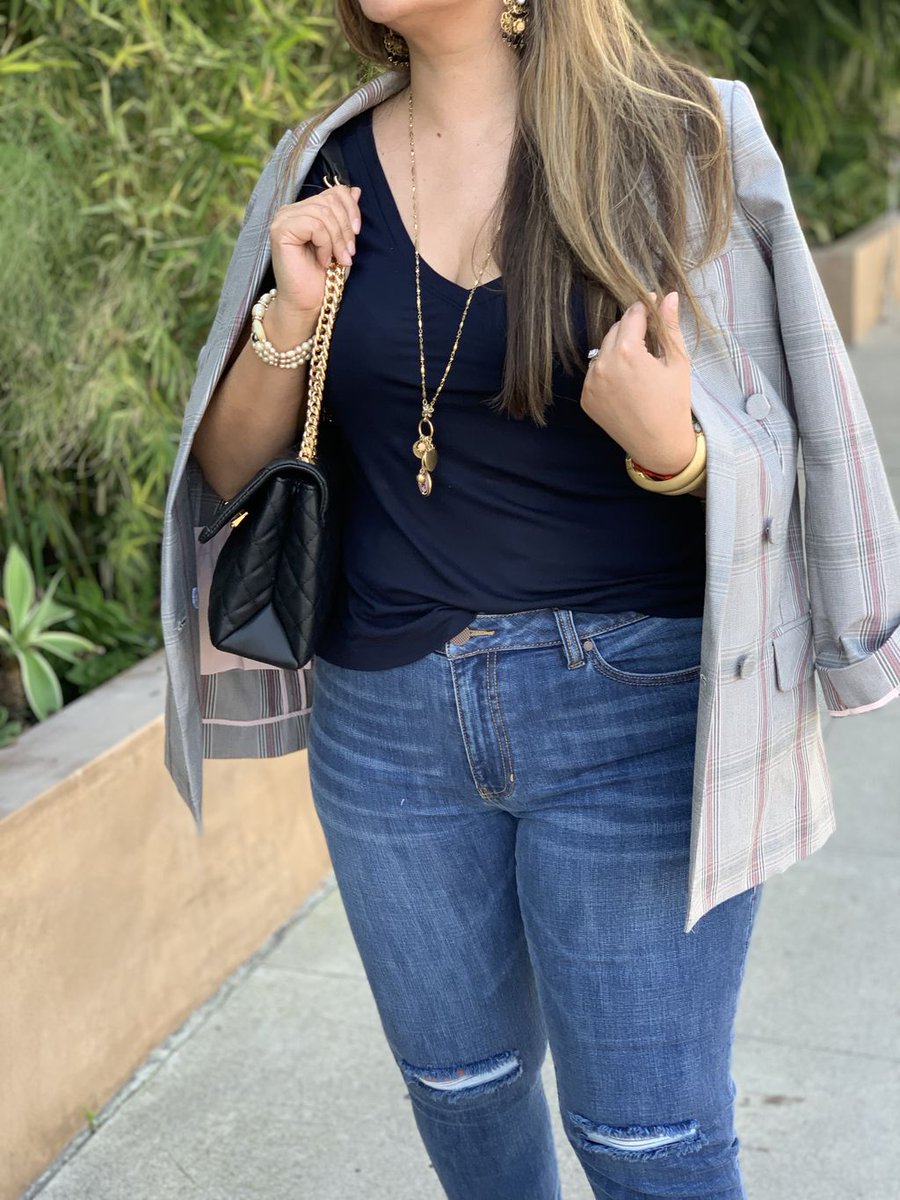 cabiclothing's tweet image. We spy the Sleuth Blazer! Perfect for caping on a warm day. #styleandideas #cabiclothing