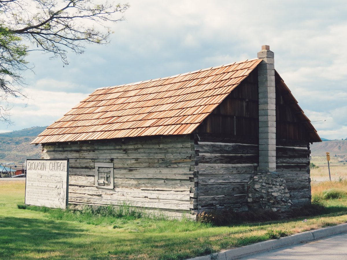 Log_School's tweet photo. The #Skolaskin ‘Church’ or Gathering Place was built in 1874, at the direction of Chief Skolaskin of the San Poil Clan in eastern Washington.

The first step in its stabilization was a new roof 🌲

#historicpreservation #skolaskinchurch #woodworking  #firstnations https://t.co/FA8iXkuA1s