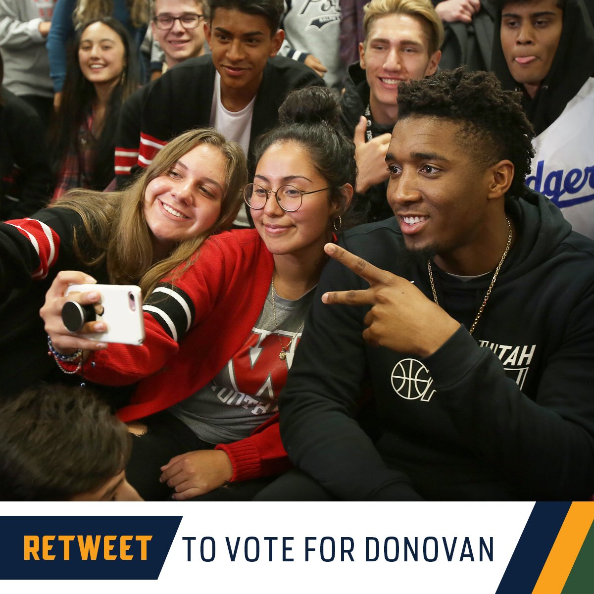 A ⭐️ on and off the court 🕷️

RT to vote for <a href="/spidadmitchell/">Donovan Mitchell</a> 

 #NBACommunityAssist | #DonovanMitchell