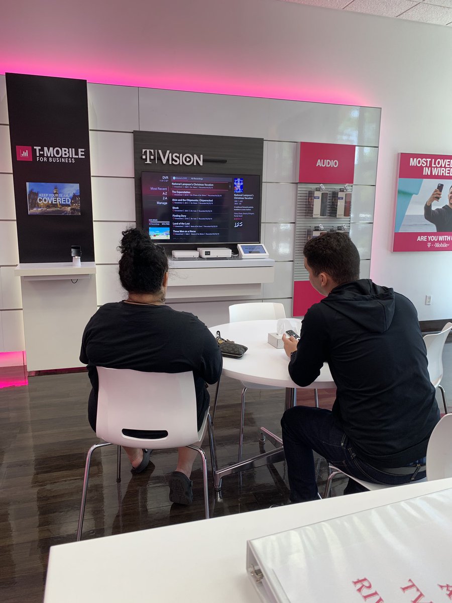 raytangforever's tweet photo. @MMemmou providing that extraordinary TVision demo experience! @Randy_E_Tam @HelloKelley_ https://t.co/iwI4FAY0qv
