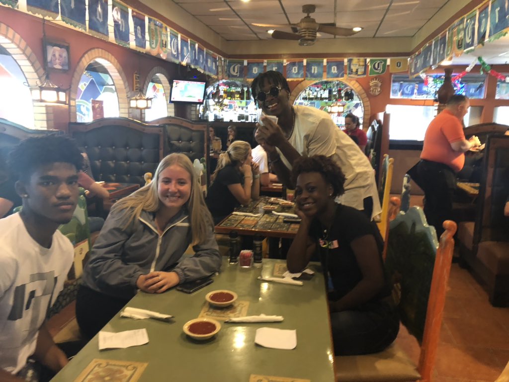 SenoraKelso's tweet photo. Spanish 1 Field Trip https://t.co/ZpRit3gfex
