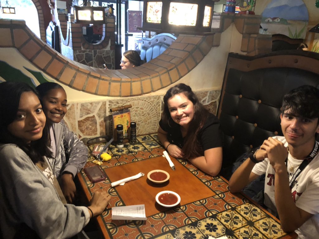 SenoraKelso's tweet photo. Spanish 1 Field Trip https://t.co/ZpRit3gfex