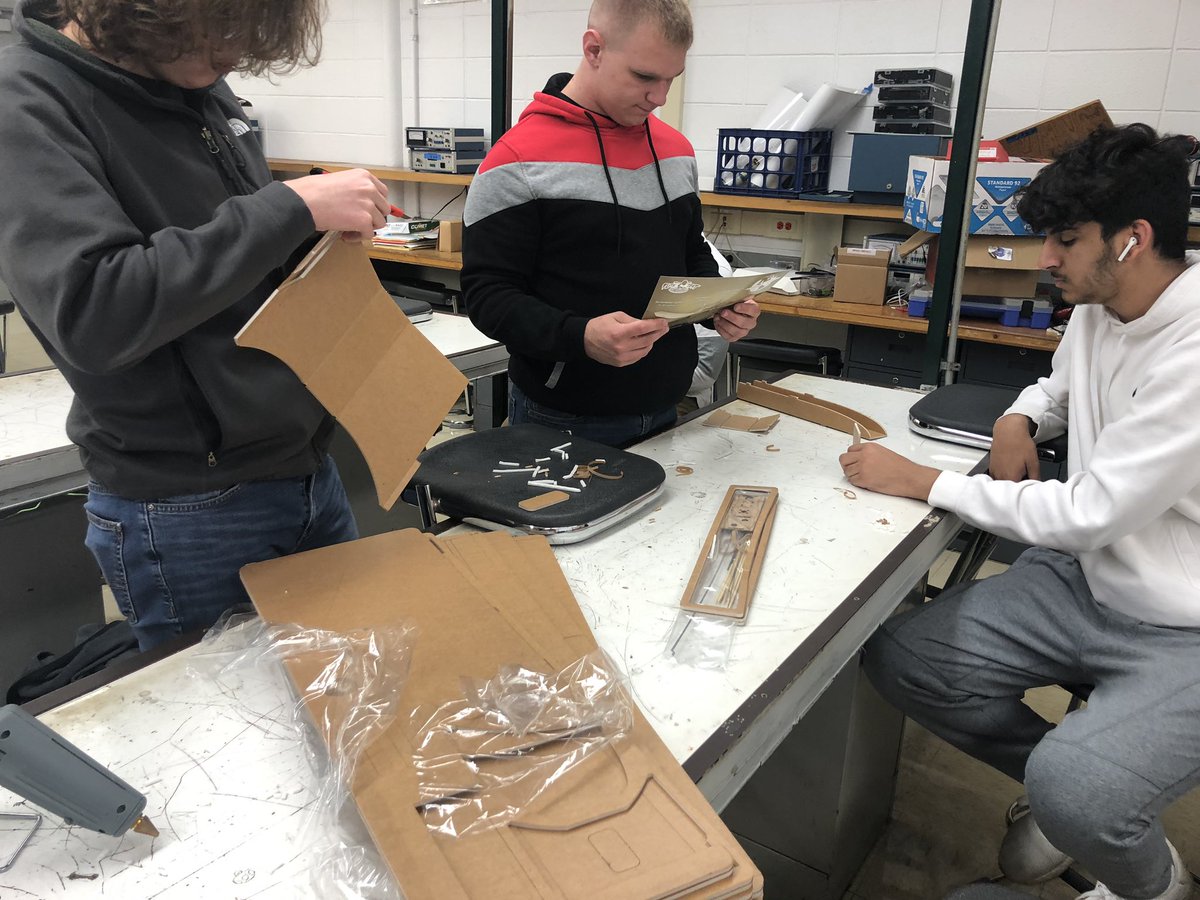 Mr_Vasich's tweet photo. Big new things getting started in #Electronics2 https://t.co/VXgx3k7VDL