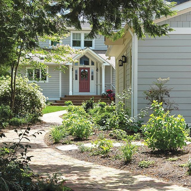 HandDPortfolio's tweet image. A winding path leads to a home with a guest cottage on the Severn River, designed &amp;amp; furnished by Fitzsimmons.

Interior Design: Fitzsimmons Design Associates | @fitzsimmonsdesign 📷: Gwin Hunt 
#handdportfolio #top100designers

#fitzsimmonsdesign #int… bit.ly/2ISRG46