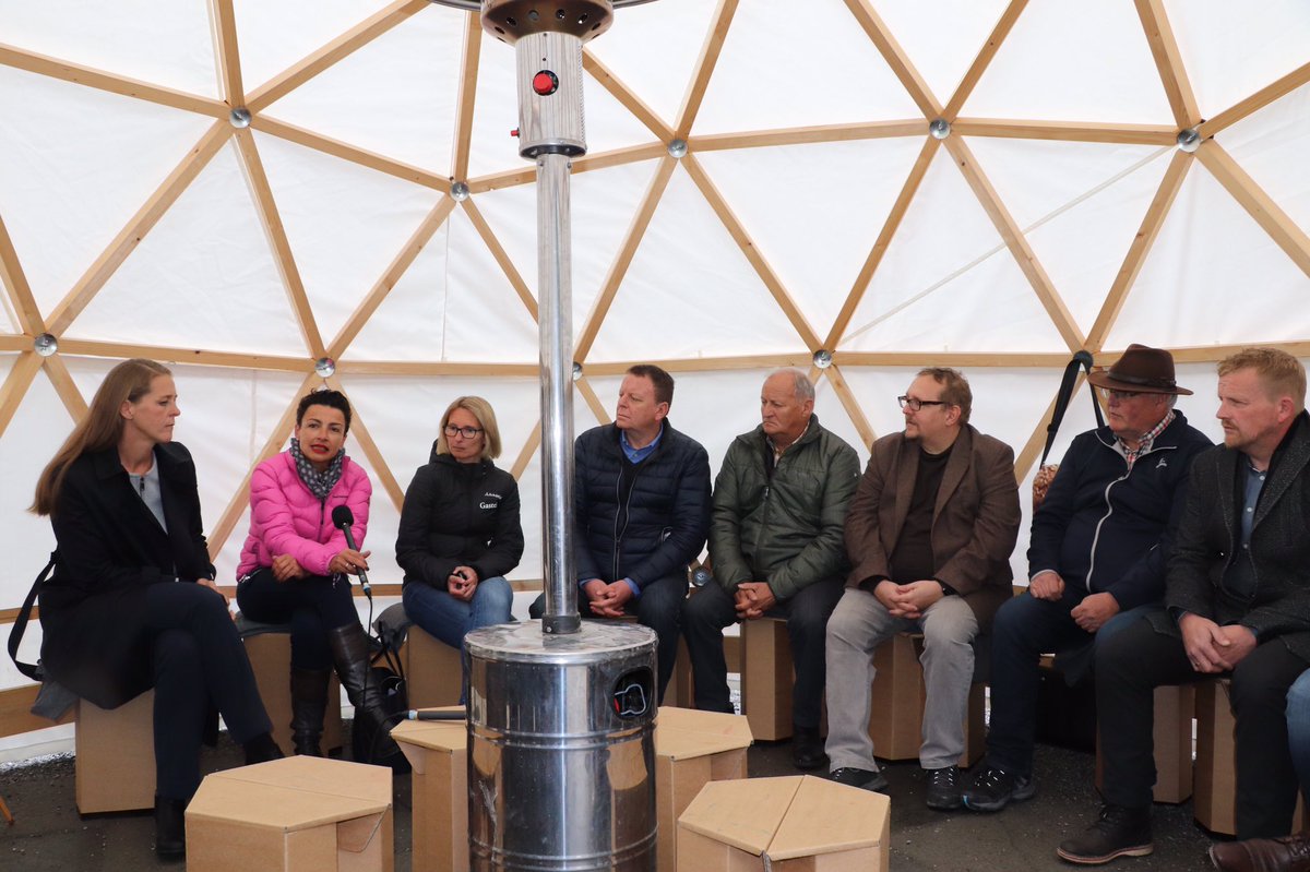EU_PublicSphere's tweet photo. #dometalk with @georgpfeifer, Andrea Klambauer @klamrea, Maria Fankhauser u. Andrea Folie from #Queerbeet, Bernhard Schachner mayor from #Dorfgastein and Gerhard Schuster @zapata33com from @Eu_PublicSphere — Theme: The #EU and cultural diversity in the region https://t.co/YVmVnvDNKo