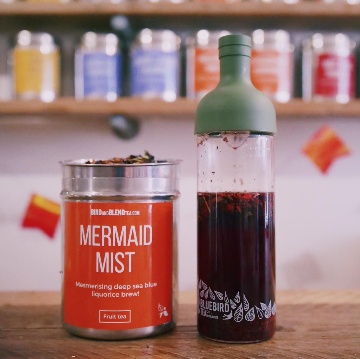 BirdandBlendTea's tweet photo. How do we make Mermaid Mist taste so good?! 🤔

We cold brew it in lemonade! 🍋😛 This is the most delicious &amp; refreshing combo and you NEED to try it! 😁 

Mermaid Mist: https://t.co/RNdIHHhtPx
Cold Brew Bottle: https://t.co/CixvDUbMO0 https://t.co/CbD9GgmsqH