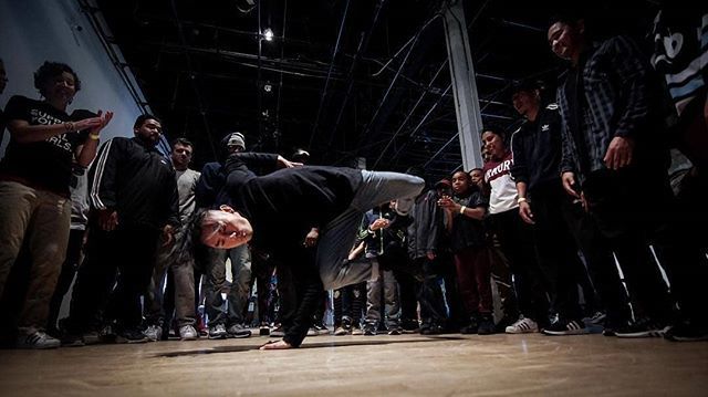 krysada_binly's tweet photo. Blending in the Circles
Photo by @rawfiki
#bboy #bboys #bboylancer #thecalamities @killaforniacrew #naughtyboys #badwolf #dancing #movement #freeze #airbaby #circles #cypher #dance #breaking #hiphop #sandiego #life https://t.co/p4BdQAfHOn https://t.co/oa617VcB9N