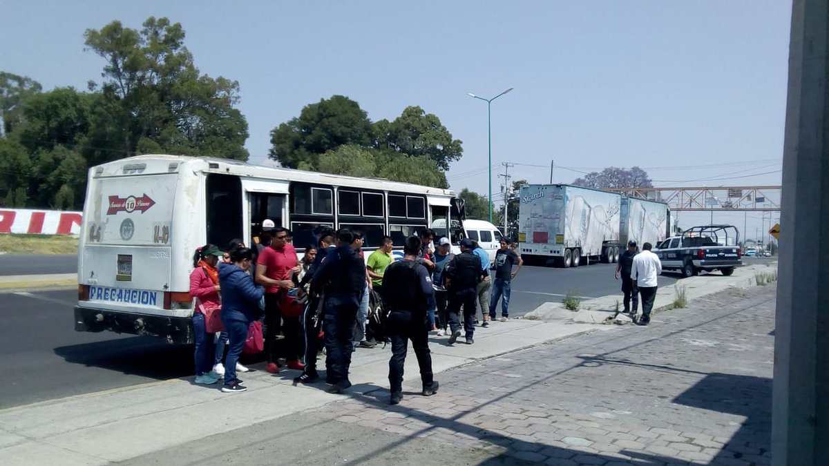 TribunaVigila's tweet image. #Simultaneamente elementos de Seguridad Pública Municipal y Tránsito, realizaron  operativos &quot;Pasajero Seguro&apos;&apos;, se realizó en el transporte público, el cual sirve para  verificar la no portación de objetos peligrosos que sirvan para delinquir o poner en riesgo la vida.