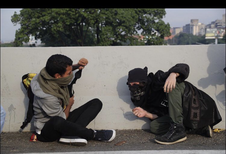 ManookKhodabak1's tweet photo. ازکاراکاس تا تهران پارس راهی نیست ..... به قیام کاراکاس خوش آمدید ... https://t.co/IU0x9rhXTW