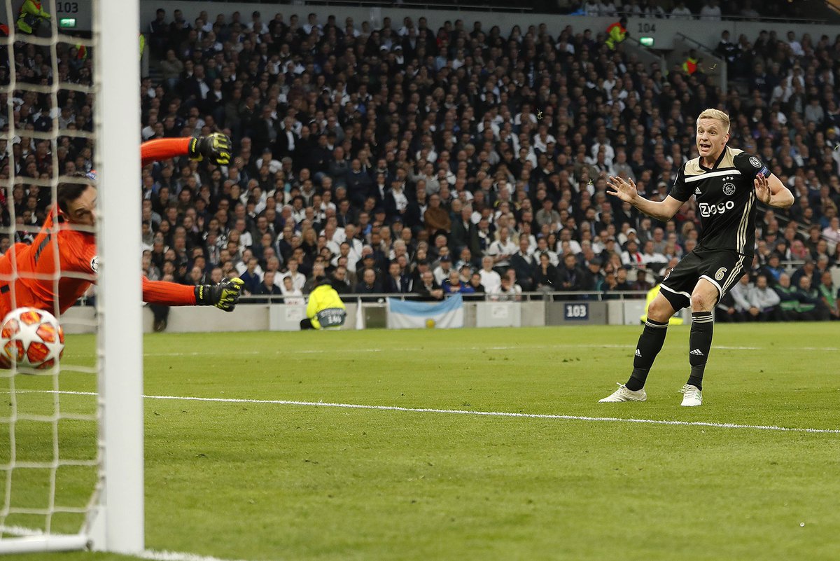 AFCAjax's tweet image. That moment when...😍

#UCL #totaja