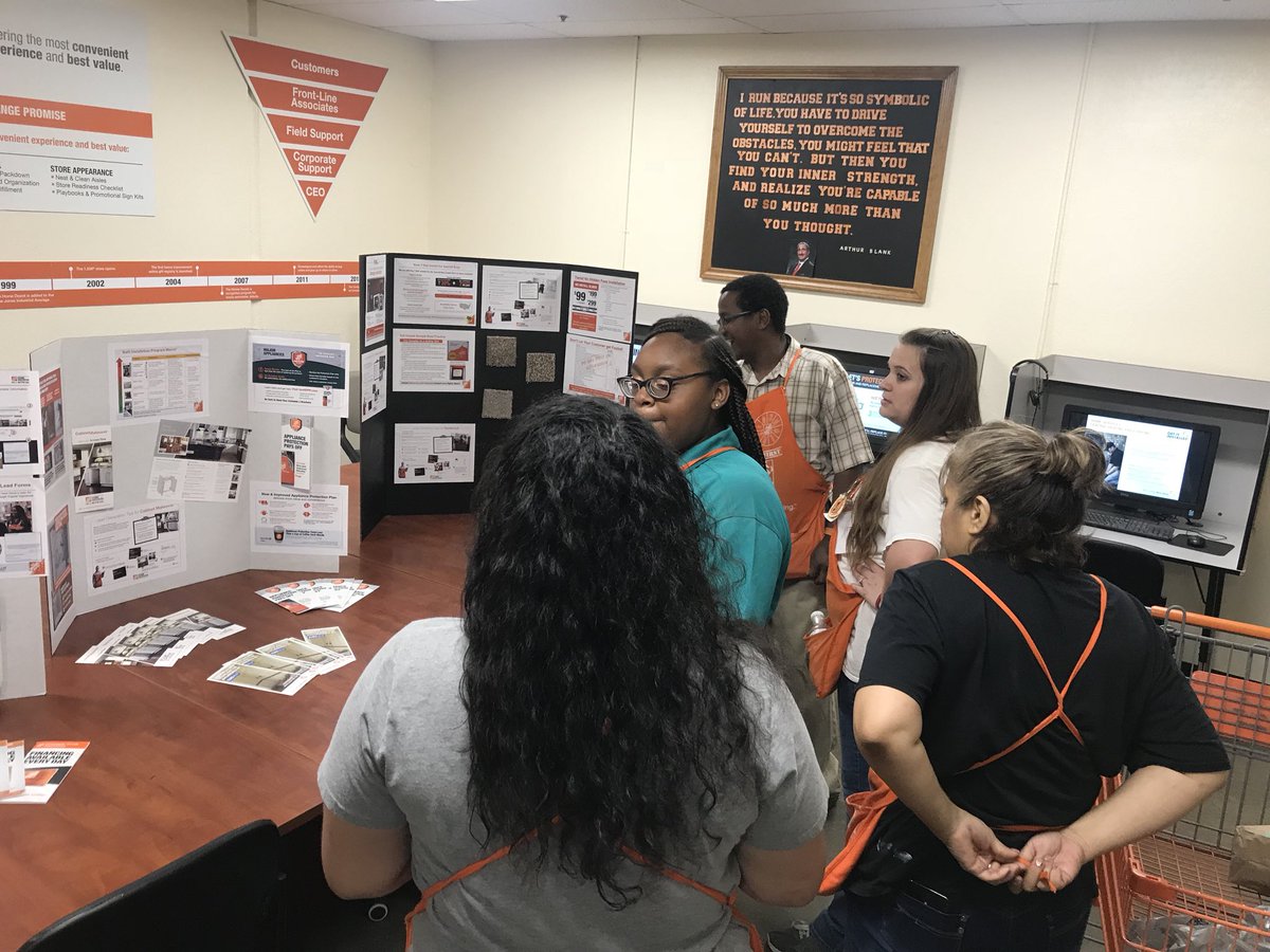 JustinTroster's tweet photo. Services awareness in full swing at 529!! https://t.co/LhNwOEpP5q