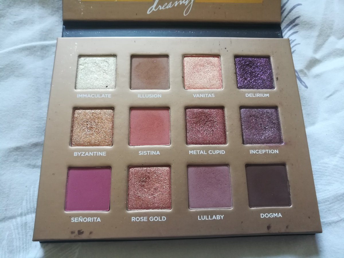 La dreamy palette de nablaCelle que j'utilise le moins, mais elle super bien, je la conseille pour les débutantes car il y a de tout, de belles couleurs et pas trop vives pour celleux que ça effraie