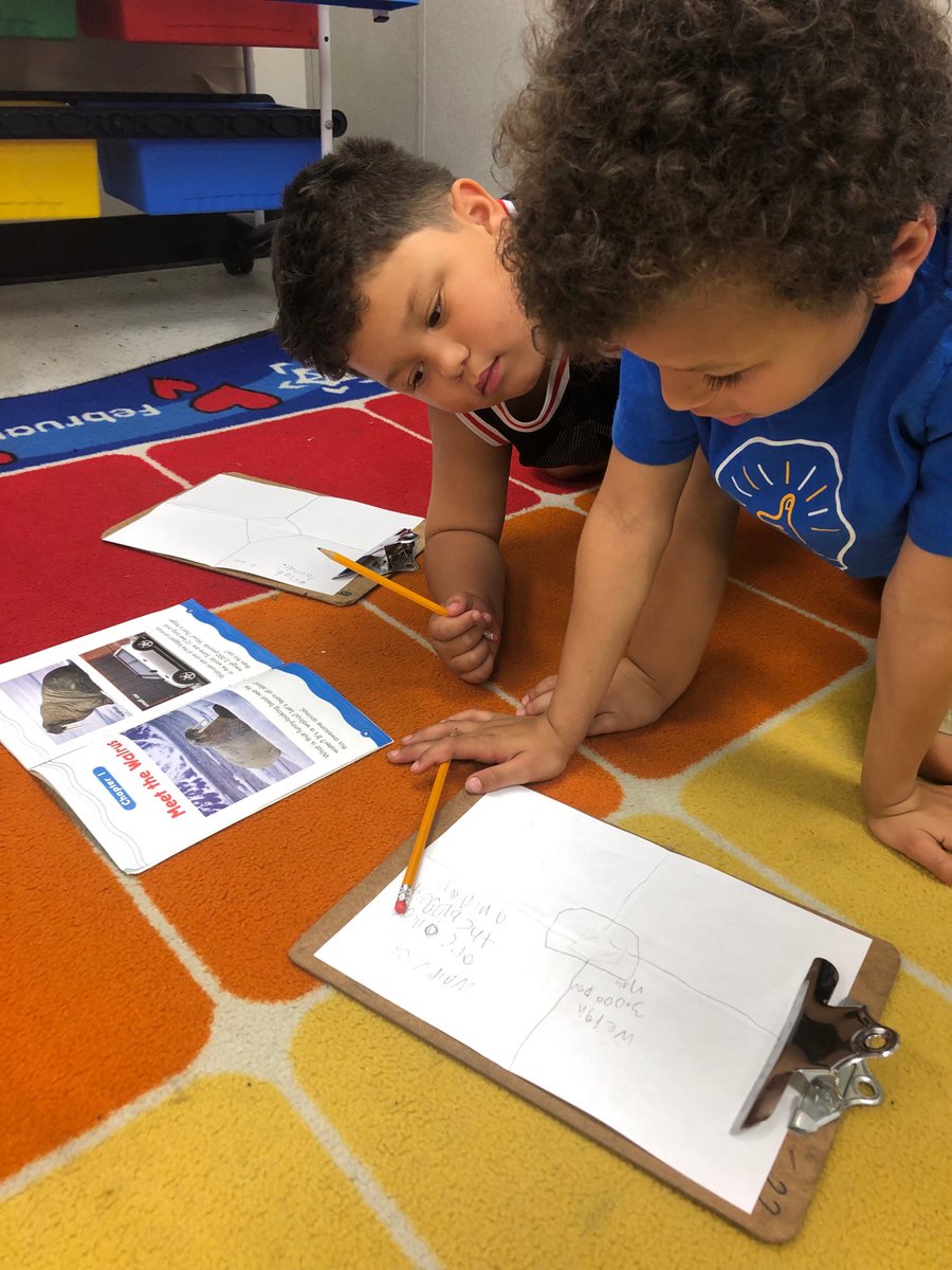 Millerbn2010's tweet photo. Students dive into research about ocean animals and love it! #wearedegan https://t.co/dsn1SSbTyM