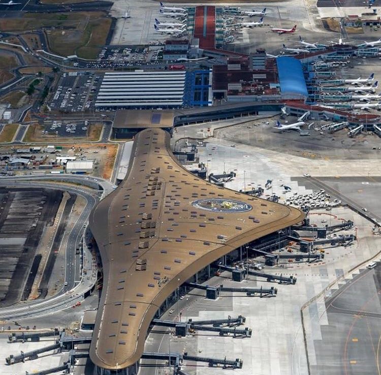 WTMAssociation's tweet photo. #Panama La #NuevaTerminal2 2 del Aeropuerto Internacional de Tocumen inicia operaciones oficialmente. El presidente de la República, Juan Carlos Varela, encabezó la delegación gubernamental que recibió las estructuras de la expansión del Aeropuerto Internacional de Tocumen. https://t.co/moMvtrvfNs