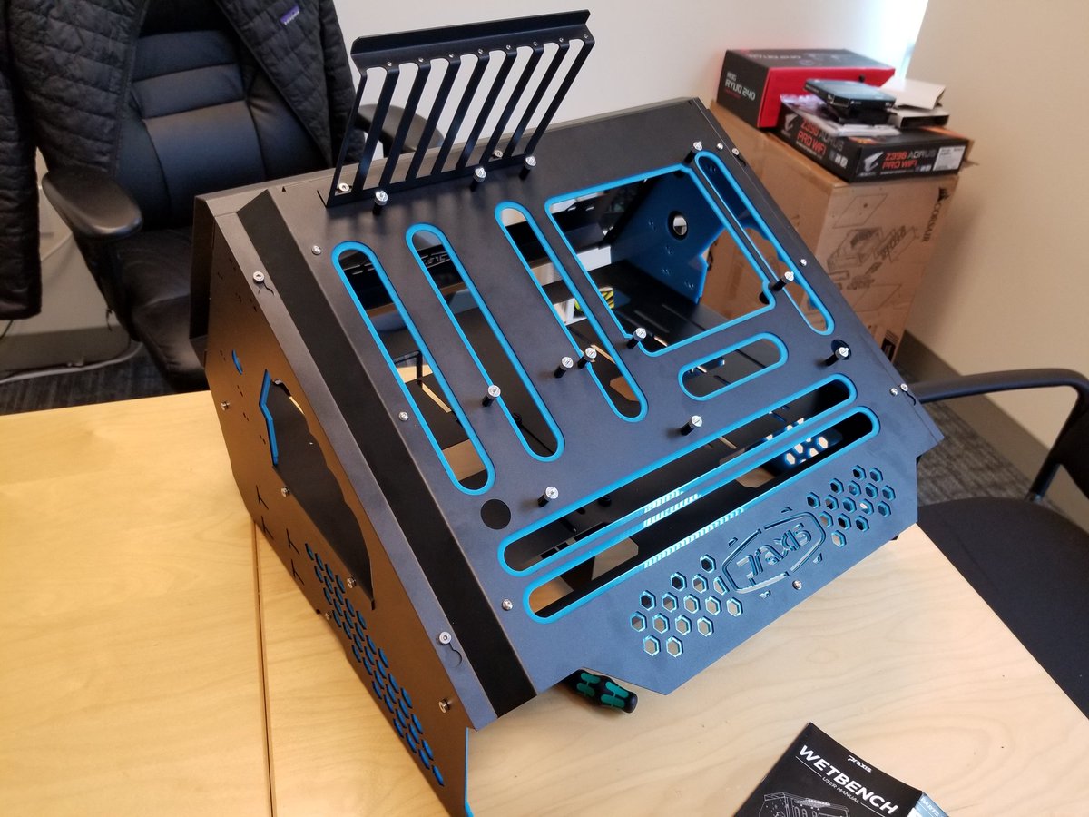 Asetek's tweet photo. Testing...testing...1...2... New Asetek #wetbench is now online. @AsetekDennis @AsetekS @primochill #pcgaming #openair https://t.co/fOHdkUtsNb