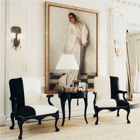 Mfenlondesign's tweet photo. I'm always such a fan of black and white with accents of gold, and feel this frame really adds depth to this interior - so elegant and sophisticated, yet welcoming. Delightful {Image via Ralph Lauren Home, 2011} https://t.co/nTdMWbFs76