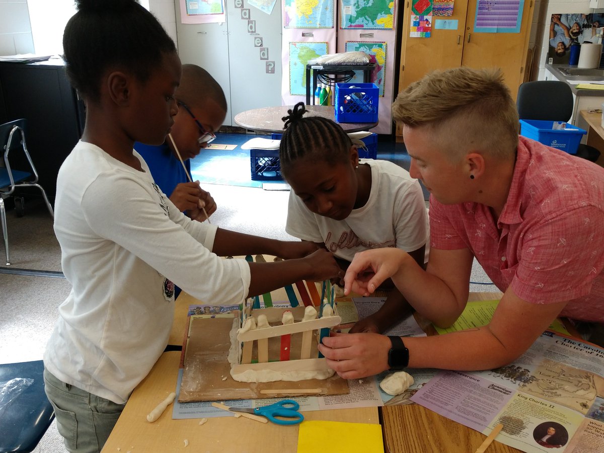 emilylbassinger's tweet photo. 4th grade working on their Cherokee Villages. #theACSWay #thehfedifference https://t.co/S4ezhXKdM6