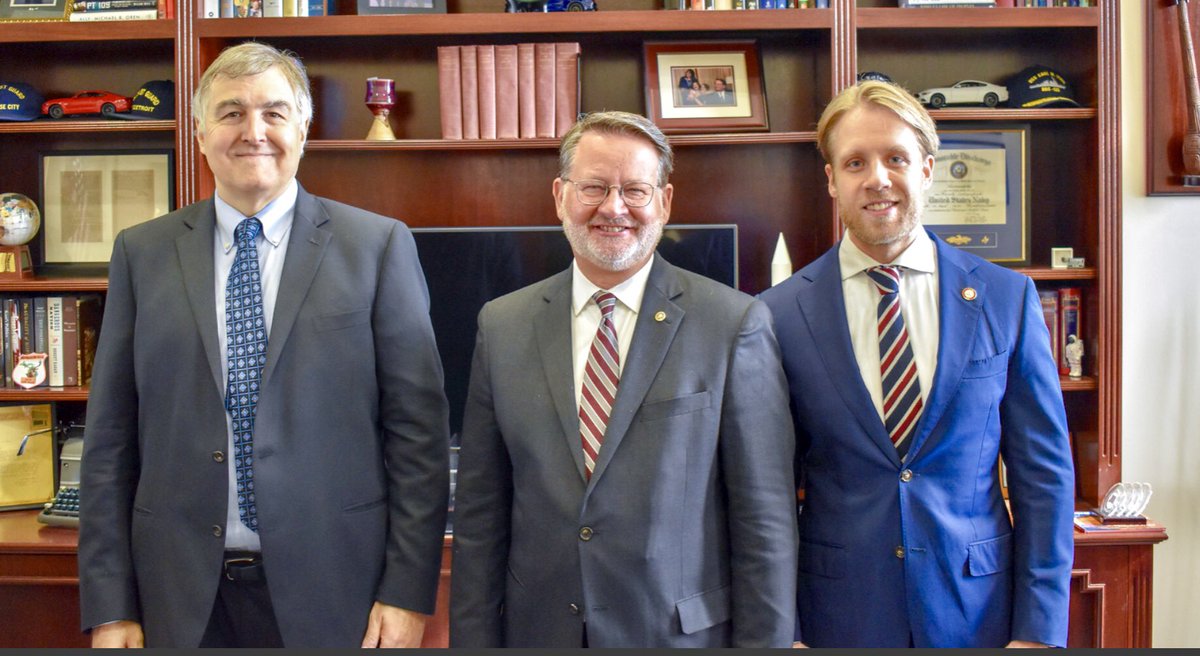 Thanks to @SenGaryPeters for meeting with us today to discuss putting patients needs first - before insurance companies. @ASTRO_org #FixPriorAuth #ASTROAdvocacy