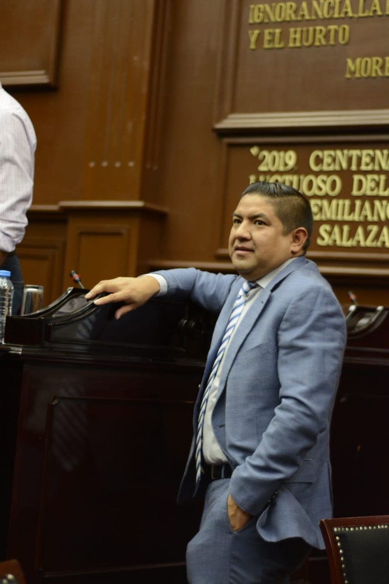 PacoDiputado's tweet photo. En sesión de Pleno. #CongresoMichoacan https://t.co/2f0PI7wpUc