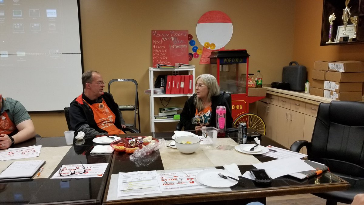 AmyHD6173's tweet photo. Snacks and roleplaying during Specialty Tuesday 🍕 https://t.co/hhY9EkQEHd