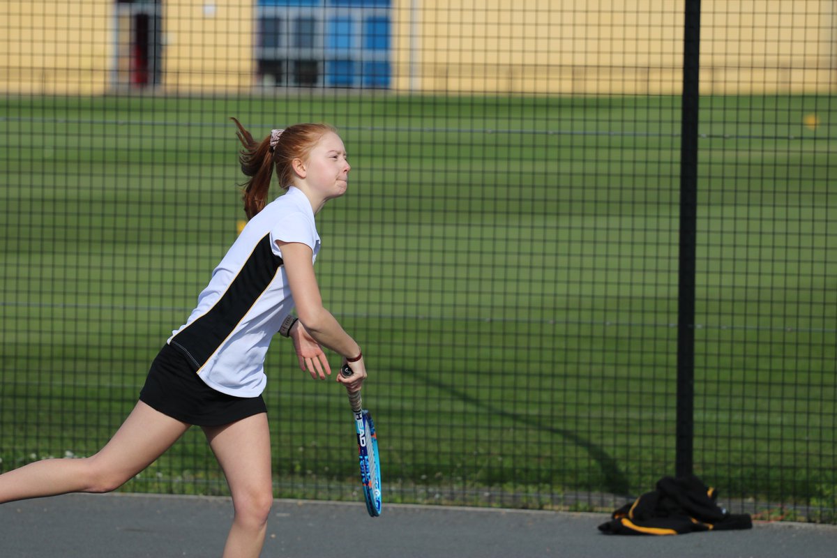 QueensCollSport's tweet image. More great sports news as the U15 girls&apos; tennis team of Emily, Elise, Pippa and Emily had a flying start to the Aegon Cup with a 12-0 win over @HeathfieldTA2. 
The girls show great promise for future rounds and are looking forward to the next match v @wellingtonsch1