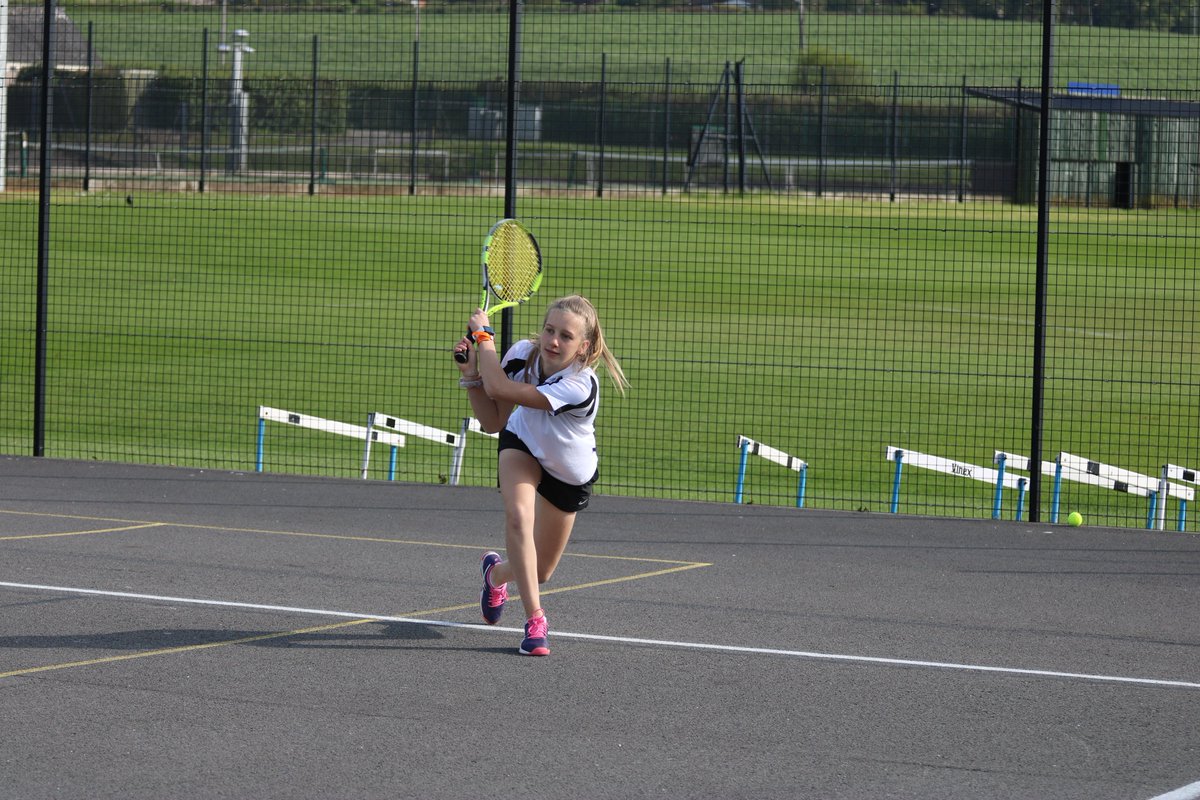 QueensCollSport's tweet image. More great sports news as the U15 girls&apos; tennis team of Emily, Elise, Pippa and Emily had a flying start to the Aegon Cup with a 12-0 win over @HeathfieldTA2. 
The girls show great promise for future rounds and are looking forward to the next match v @wellingtonsch1
