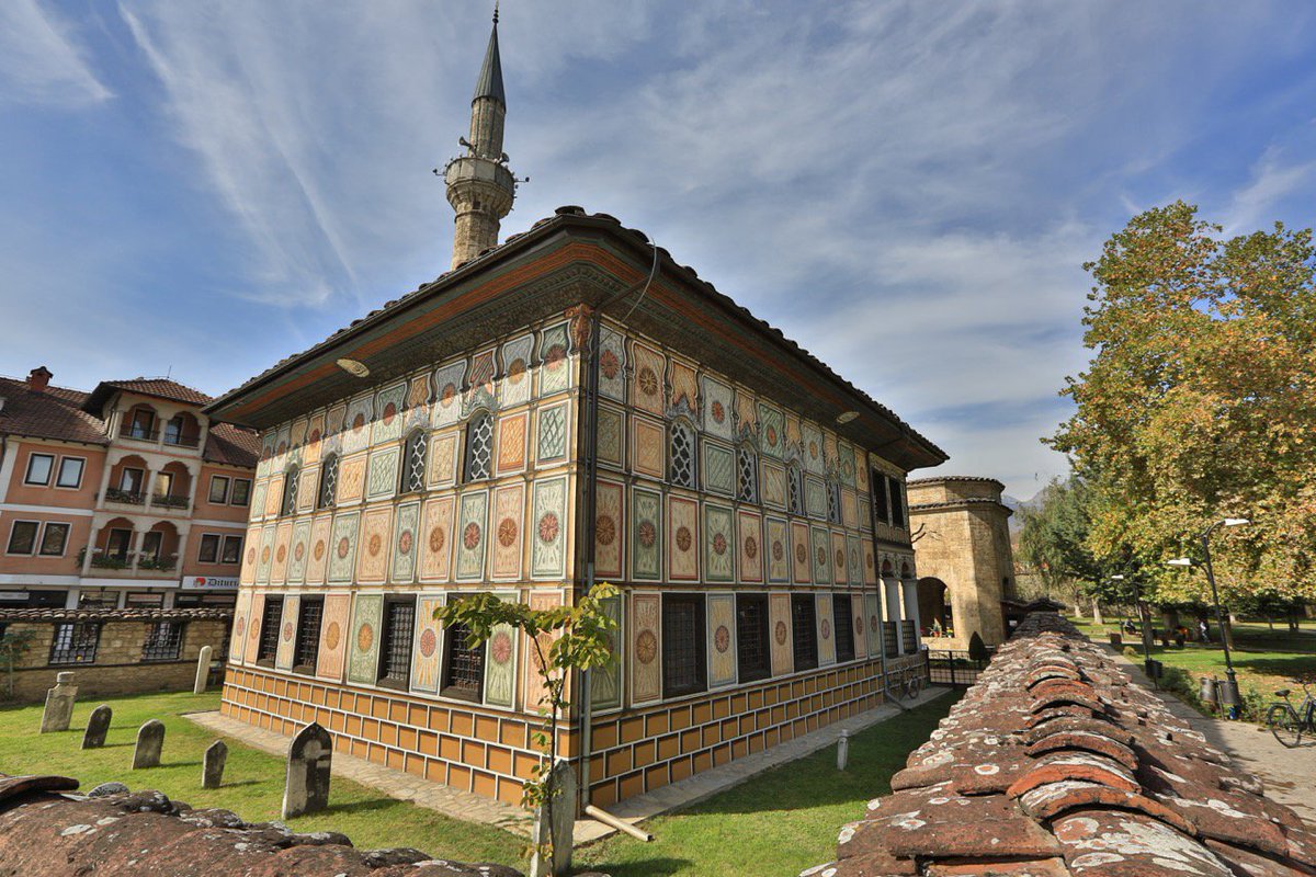 drmuratka's tweet photo. #ŠarenaDžamija
#XhamijaePashës
#AlacaCamii
#PaintedMosque
#tetovo #Macedonia 
#ottomanempire
1833
Turkish architects are everywhere...

@PicsSilkRoad https://t.co/q2M7z8Zw9k