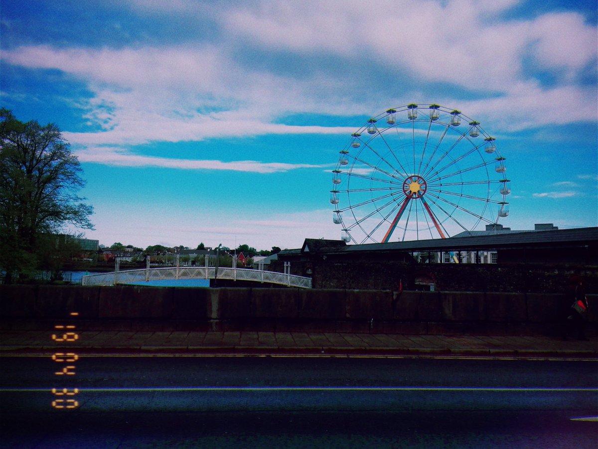 Unreal_Limerick's tweet photo. I love seeing this ferris wheel in the skyline next to the Sylvester O'Halloran Bridge, it's quite dreamy! β
.
.
#RiverfestLimerick #Limerick #luimneachabu #lovelylimerick #LimerickHour #unreallimerick #RIVERFEST https://t.co/hiwsaSF5zi