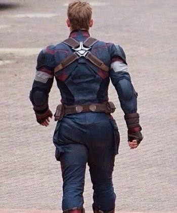 wangsquirtle_'s tweet photo. rt Captain America's ass for goodluck 🍀 https://t.co/t2mkD1kt1x