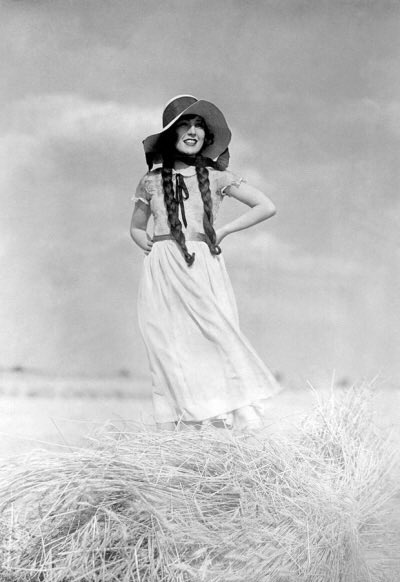 kenbioscope's tweet photo. For the next KB 8th May we present HUNGARIAN RHAPSODY - Ungarische Rhapsodie (1928) 35mm an UFA production dir. Hanns Schwarz starring Dita Parlo, Willy Fritsch &amp; Lil Dagover with accompaniment from John Sweeney &amp; intro’d by Michelle Facey @best2vilmabanky https://t.co/BPfks0AIkO https://t.co/QXSJID5yZ0