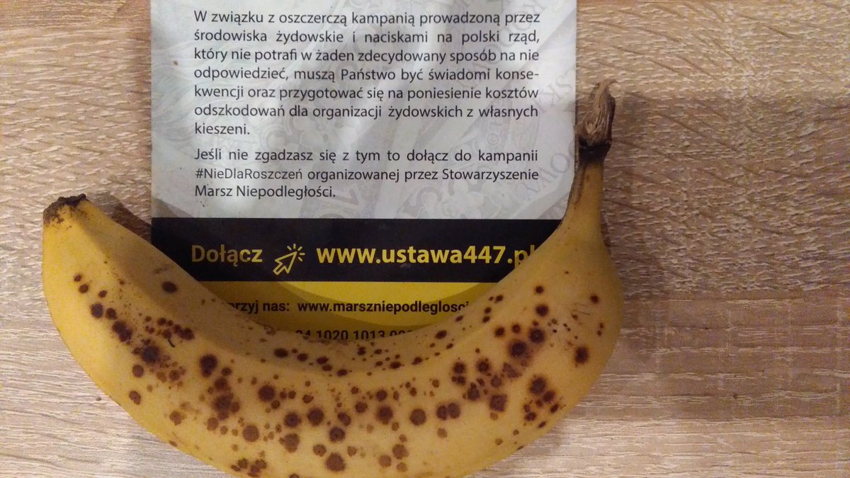 AnnaMandrela's tweet photo. Dla wielu Polakòw zdjęcia z bananem w muzeum są ważniejsze niż kwestia roszczeń żydowskich, ktòre przyjdzie nam zapłacić, jeśli pozostaniemi bierni. Ludzie obudźcie się! #STOP447 #BananowyProtest @niedlaroszczen #banany #opozycjajebanana https://t.co/4lnQ16dVIS