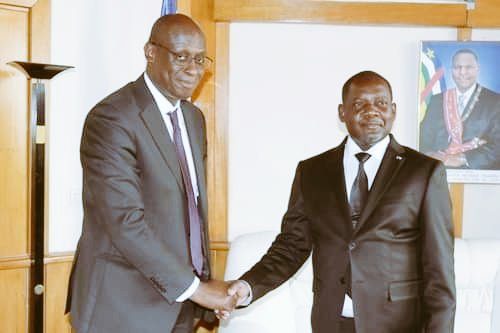 PrimatureC's tweet photo. Son Ex @FirminNgrebada a reçu en son Cabinet ce 30 avril 2019, le Directeur du Bureau régional pour l’Afrique de L’@unhcr @RaoufMazou, accompagné de M. #Buti_Kalé qui est le Haut commissaire des @ONU_fr pour les #Refugiés en RCA . @Le_HCR @Refugees @UNHCR_CAR @GouvCF @MKazagui https://t.co/b7v7zOmCFT