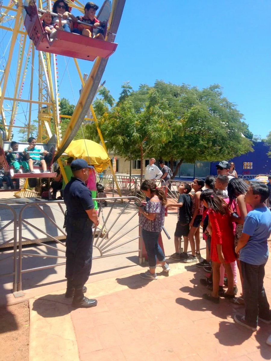 SonoraSeguridad's tweet photo. Siempre dispuestos cadetes del @IsspeSonora desde muy tempranito están apoyando en el cuidado y protección de los pequeños que están disfrutando del Día de la Niña y Niño en el Parque Infantil @DIFSonora 

👦#TeQueremosSeguro 👧 https://t.co/BwNWAbgpjH