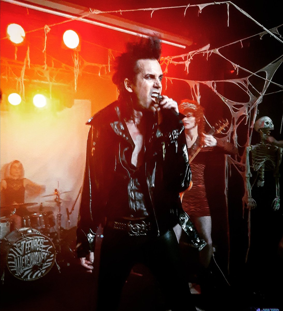 Jaynetunners's tweet photo. More #TeenageWerewolves shots from #nightpeople #manchester #yourcureforthecramps #thecramps #luxinterior #poisonivy #gretsch #guitarist #guitargoddess #jackatlantis @vyvycious @drstephencarver #psychobilly #Rockabilly #gothabilly #garagerock #staysick https://t.co/eCtF7cRmcL