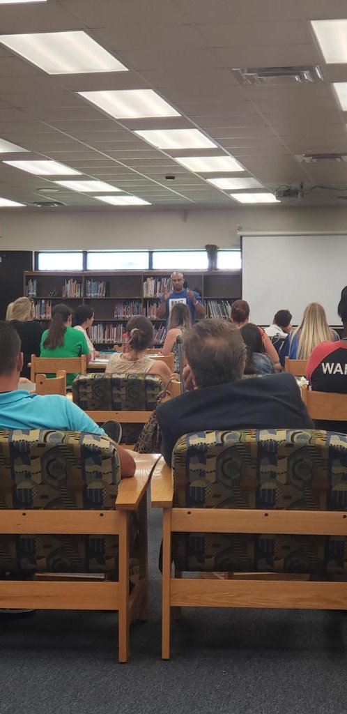 @HHSK8Knights @1JeremyAnderson @Lipomi_Justin @HHENVI Jeremy motivated and encouraged our students, now inspiring teachers,  closing out this evening with parents #nevergiveup  #everystudentmatters #teachersmatter #familiesmatter #SELmatters