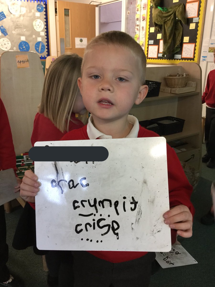 MD_Class1's tweet photo. Some of the children have been learning the consonant cluster ‘cr’. The children applied their phonic skills independently to write crumpet, crisp, crack and crowd. #MD_reading #MD_Literacy @MD_MrsThompson https://t.co/TJ2k87PeCU