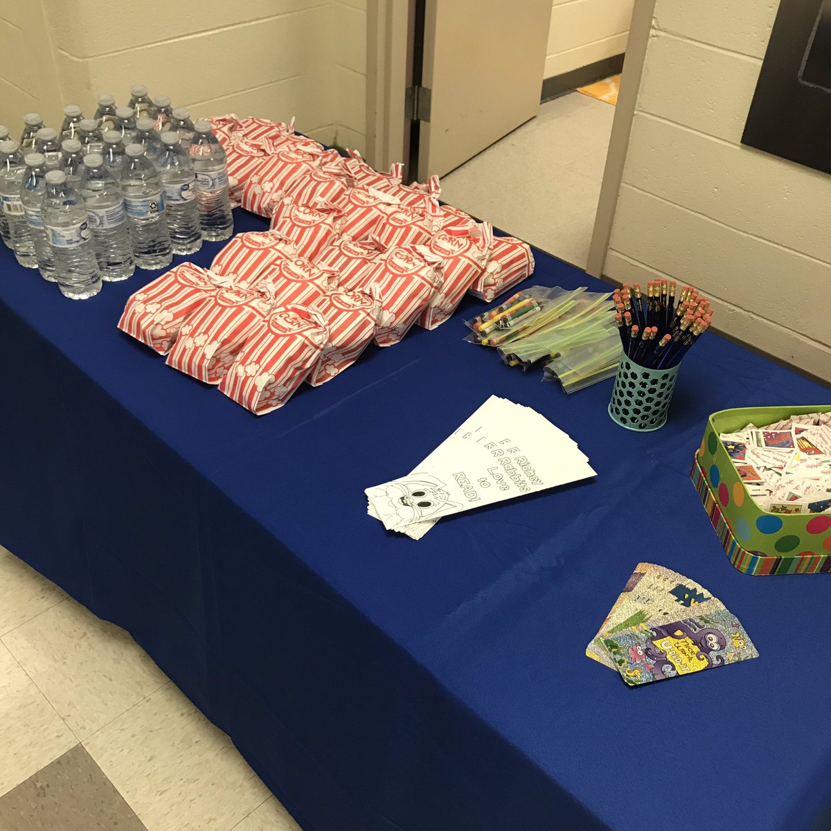 jdurant_sw's tweet photo. We are all ready for Kindergarten Registration at Richey! 📚 🍿
#WeAreRedClay #richeyproud #kindergartenrocks #popcornfordays #kindergarten @RicheyRabbits @RicheyAP @RedClaySchools https://t.co/buVyS4JXsx