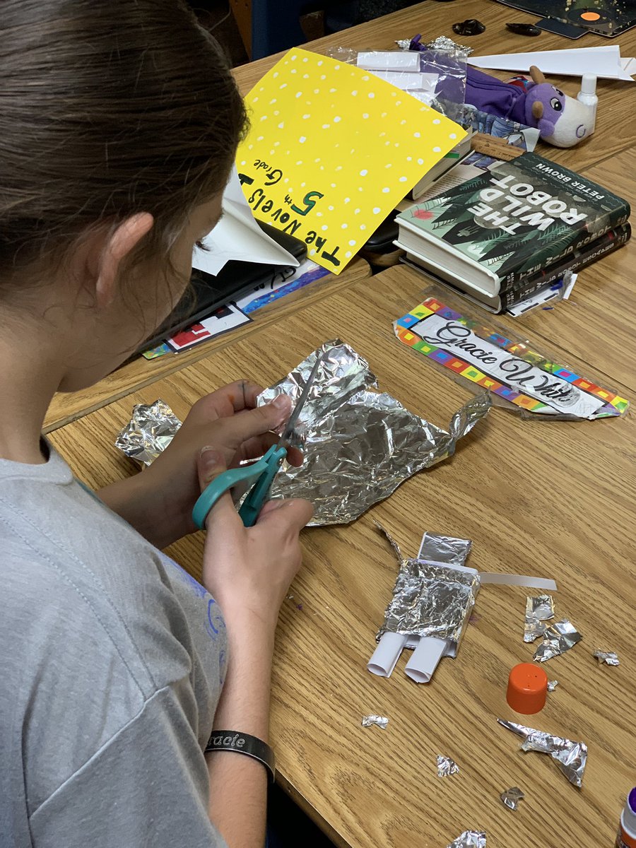 Naz5thgrade's tweet photo. Today we finished #TheWildRobot in class and created the main character Roz by Gracie https://t.co/wVtRKWXema