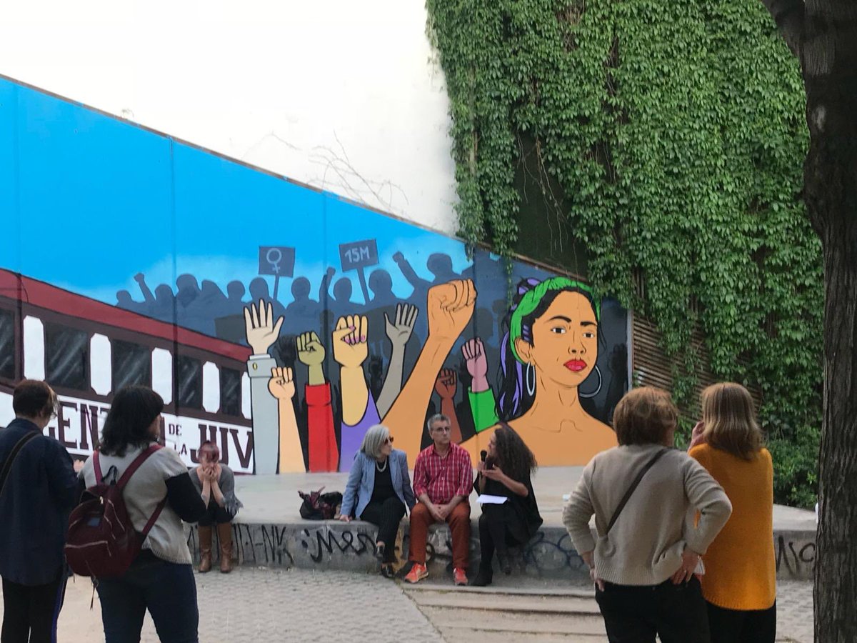 #CarabanchelCreativa on fire!! Intervenciones artísticas que recuperan memoria del barrio y que convierten el arte en algo profundo y valioso, gracias al impulso del Ayto de <a href="/MADRID/">Ayuntamiento Madrid</a> y el Innovation Lab del <a href="/IEDMadrid/">IED Madrid</a>. <a href="/khoraurban/">Khora Urban Thinkers</a> <a href="/itinerantoffice/">Itinerant Office</a>