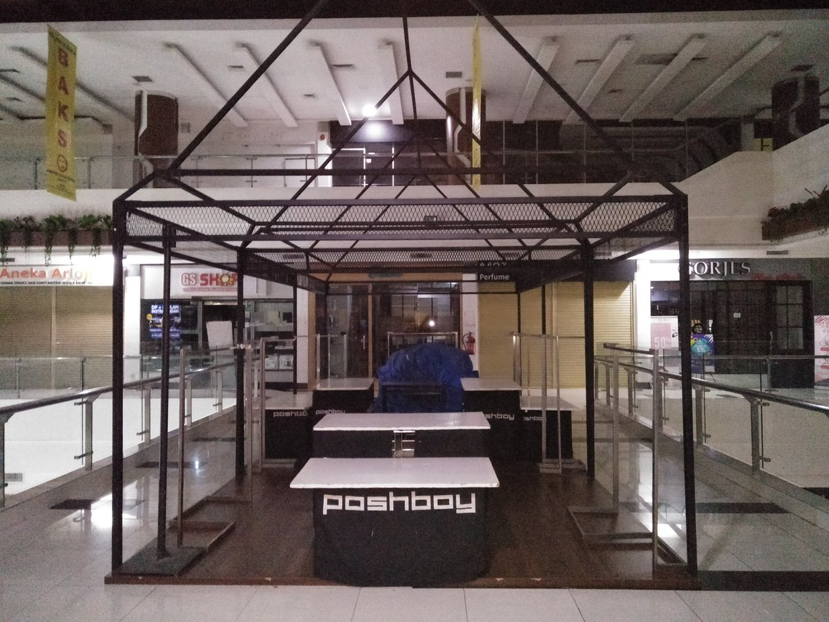 ancha_ml's tweet photo. selasa, 30 april 2019 || load-in BINTARO JAYA plaza POSHBOY exhibition @00:10 o'clock ... its done !!!!!!! https://t.co/Jubwb8wQnt
