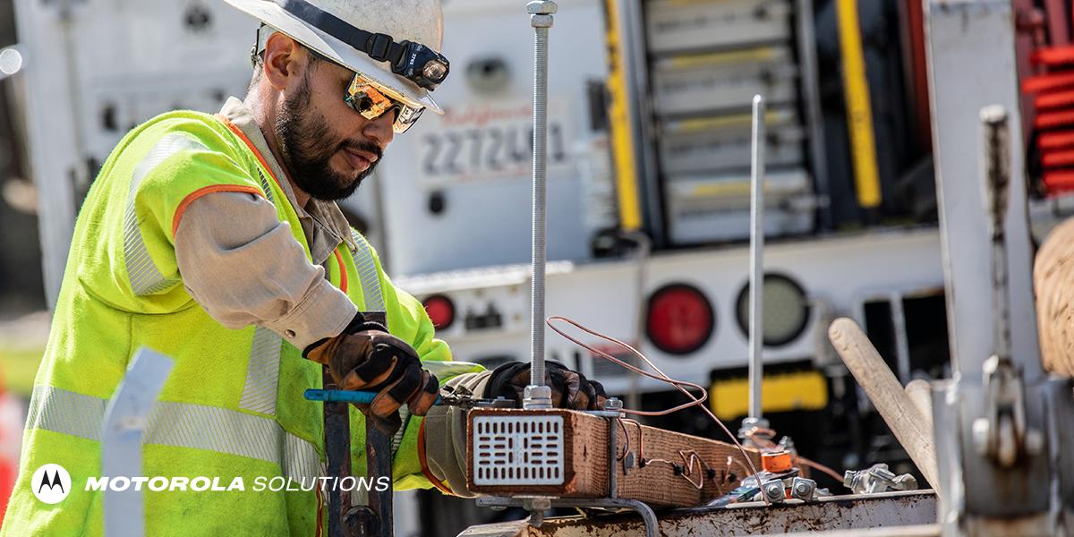 freewaycommu's tweet photo. See how the Arkansas Valley Electric Cooperative Corporation used @MotoSolutions' APX P25 #TwoWayRadios to expand its responsiveness with customers and enhance statewide safety communications. Learn more in this #utilities case study: https://t.co/RNsOCpFIpn https://t.co/oizU4dyTEG