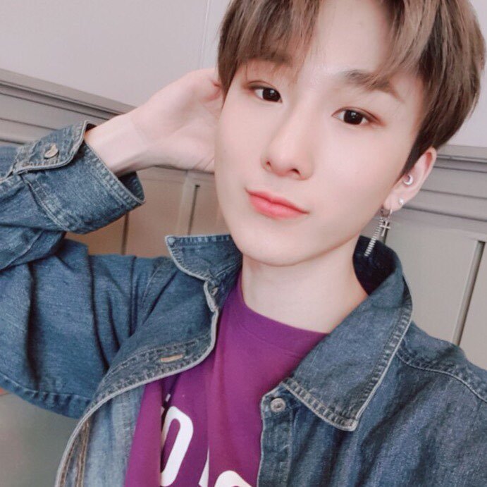 w24_br's tweet photo. [#IG] 25.04.19 - Atualização do Aaron no Instagram oficial do W24.

🔗https://t.co/GJOimpHsmL https://t.co/mhzPr5TmYZ
