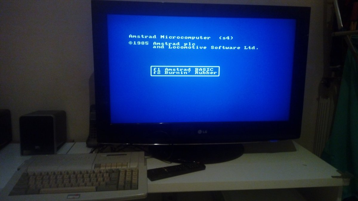 Wolfister_'s tweet photo. Hoy es un gran día. Gracias a @marcoslm de #ChipsyBits ha convertido lo que era un pisapapeles de nuevo a un CPC. Menudo crack. Lo acabo de celebrar con la carga de mi juego favorito. #CapitánTrueno Muchas gracias compañero. https://t.co/tubQ8BGa8i