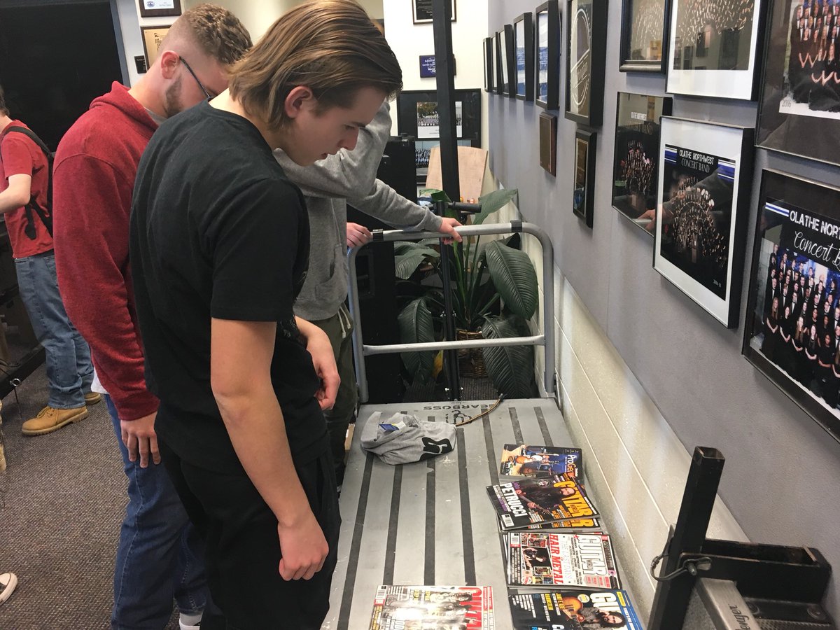 nmceachenonw's tweet photo. On #studentPD day, I got to skip Shakespeare and semicolons for shredding. Guitar PD session was a blast!  Thanks to @GuitarWorld and @jhspedals for proving swag: t-shirts, back issues, and more. The students loved it! https://t.co/tBBOmHIKIB
