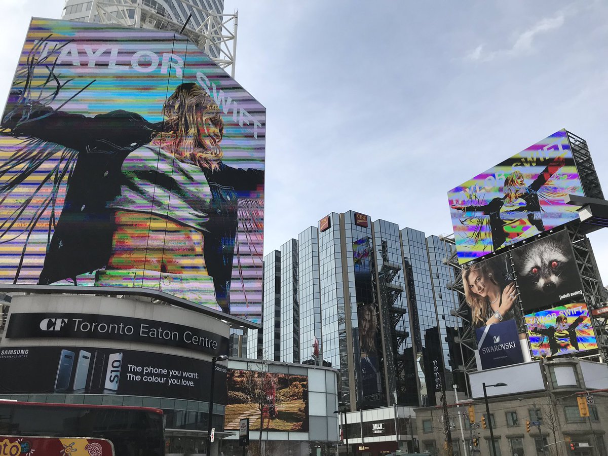LifewithKrystle's tweet image. Oh Hi Taylor!  Nice to see you in my city of Toronto! 😊💗🌸🦋 @taylorswift13 @taylornation13 #TaylorSwiftIsBack #taylorswift #TS7  #MeOutNow #MEmuiscvideo #MEbillboard
