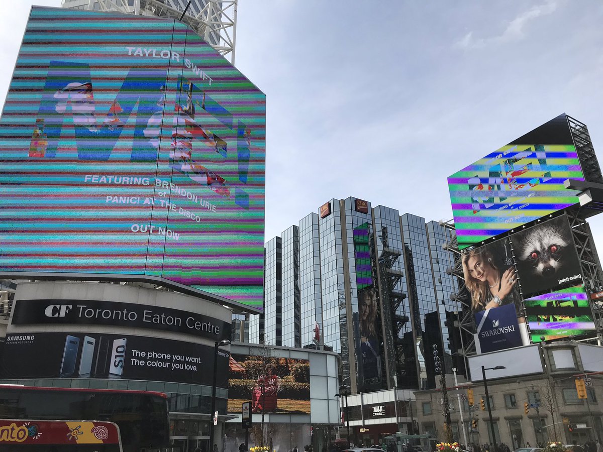 LifewithKrystle's tweet image. Oh Hi Taylor!  Nice to see you in my city of Toronto! 😊💗🌸🦋 @taylorswift13 @taylornation13 #TaylorSwiftIsBack #taylorswift #TS7  #MeOutNow #MEmuiscvideo #MEbillboard