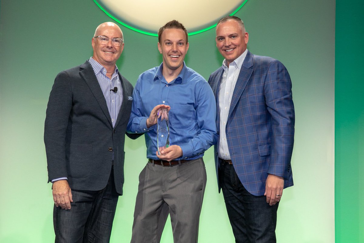 kobyatwork's tweet photo. This needs to happen again. So grateful to work for this company. When you stand on this stage it makes you think 🤔 when will you be back. It feels amazing every time you step on stage. Throw back first time second time!  #summit2019 #SummitLeader #BoldNorthernPlains @zena_matti https://t.co/VchpIezjZt